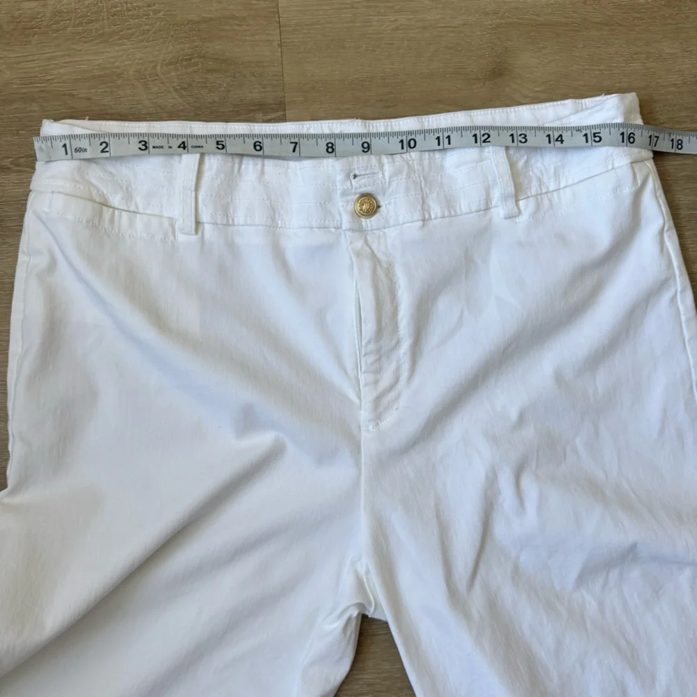 Chicos White Cropped Minimalist Classic Coastal SZ 2.5 US 14 - Picture 4 of 8
